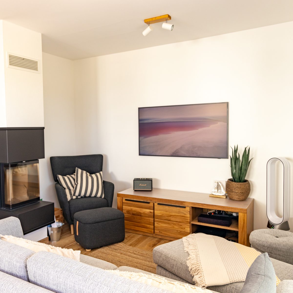 Wohnzimmer in warmen Farben